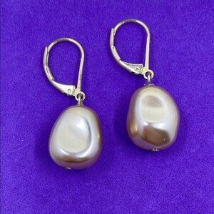 💛 Free Gold Tone Faux Pearl Drop Earrings